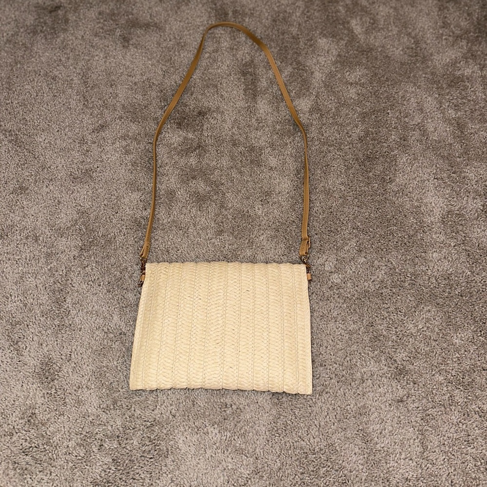 ⭐️5 for $10 Straw shoulder bag - Picture 6 of 8